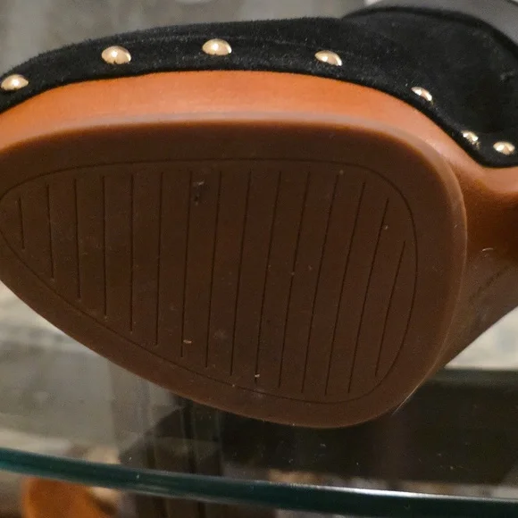 Vince Camuto Clogs - Picture 4 of 7